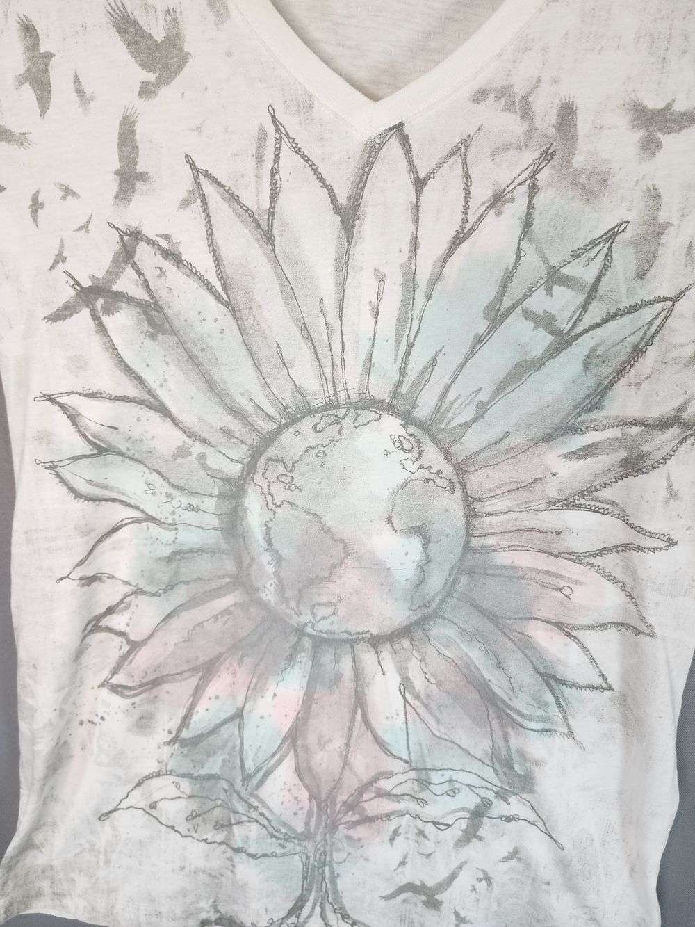 Stranded Cream Tee with Flower Earth Design